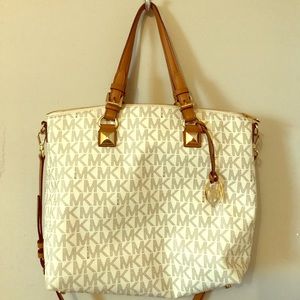 Michael Kors large purse 🎉